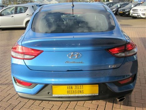 Hyundai i30 Fastback - 1.0 T-GDI First Edition*FASTBACK*MET FABRIEKSGARANTIE*AIRCO*CRUISE CONTROL* P - 1