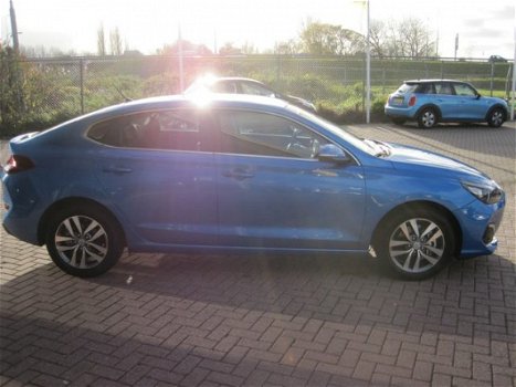 Hyundai i30 Fastback - 1.0 T-GDI First Edition*FASTBACK*MET FABRIEKSGARANTIE*AIRCO*CRUISE CONTROL* P - 1