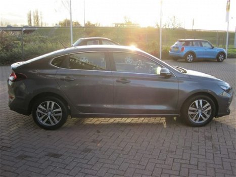 Hyundai i30 Fastback - 1.0 T-GDI Comfort*AIRCO*CRUISE CONTROL*MET FABRIEKSGARANRIE* LED Verlichting* - 1