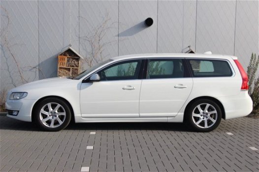 Volvo V70 - D2 Nordic+, Navi, Leder, Xenon, Standkachel, Trekh - 1