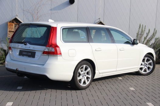 Volvo V70 - D2 Nordic+, Navi, Leder, Xenon, Standkachel, Trekh - 1