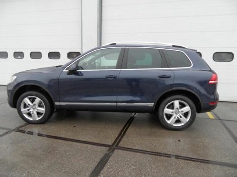 Volkswagen Touareg - 3.0 TSI Hybrid Highline - 1