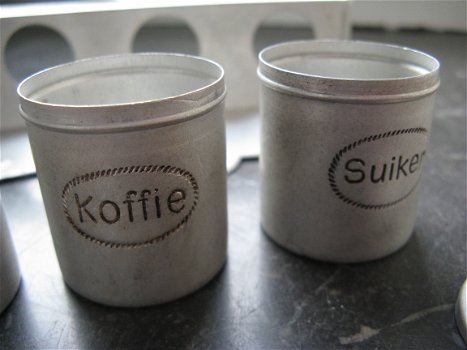 Antiek aluminium rekje: thee, koffie suiker voor in een grotere poppenhuis keuken...jaren 40 - 4