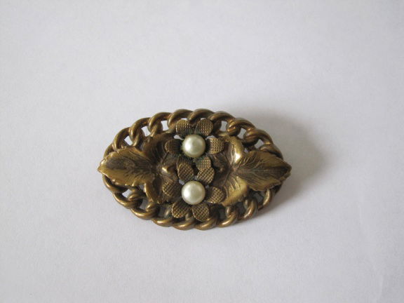 Broche antiek art nouveau met twee parelkralen 5.4x3.4 ccm - nr. 1