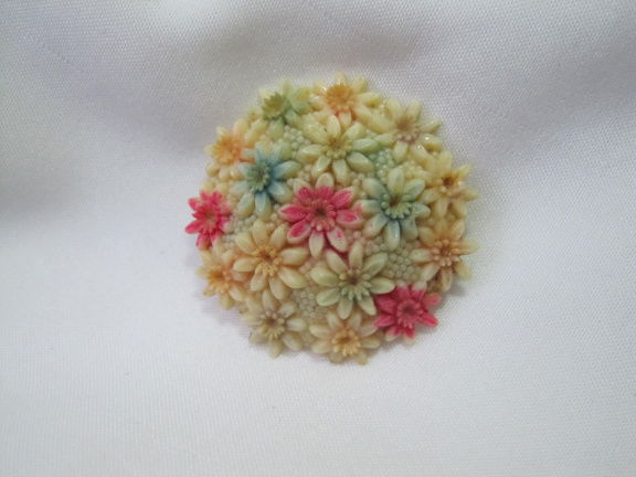 Broche celluloid gekleurde bloemetjes - Occupied Japan 2.9 cm. - nr. 1