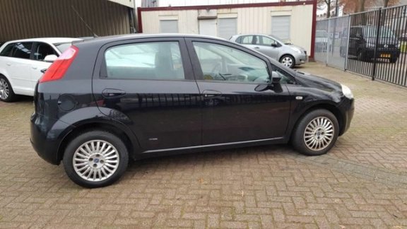 Fiat Grande Punto - 1.4 Dynamic / 5DRS/ AUTOMAAT/ BOEKJES AANW./ NIEUWE APK - 1