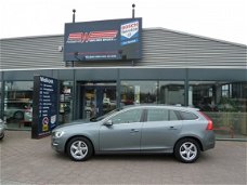 Volvo V60 - D3 150pk Nordic+NAV.PDC.LEDER.CAMERA STANDKACHEL. EERSTE EIG