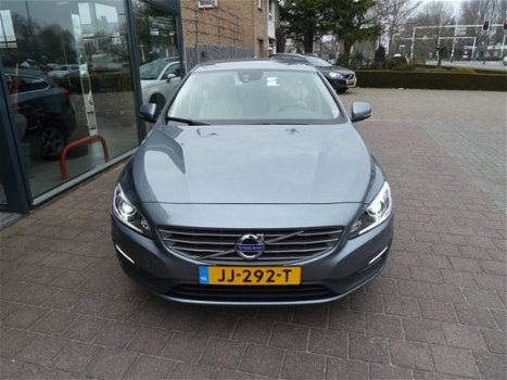 Volvo V60 - D3 150pk Nordic+NAV.PDC.LEDER.CAMERA STANDKACHEL. EERSTE EIG - 1