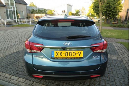 Hyundai i40 Wagon - 1.7 CRDi Blue Business Edition EURO 6 Leder Stoelverw. Navi Ecc-Airco Pdc V+A Ca - 1