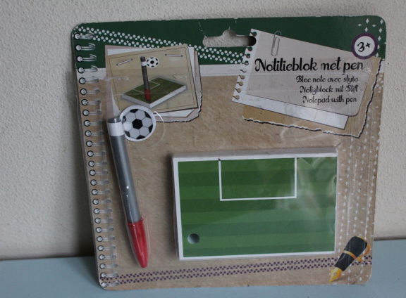 Notitieblok met pen in voetbal design - nr. 1