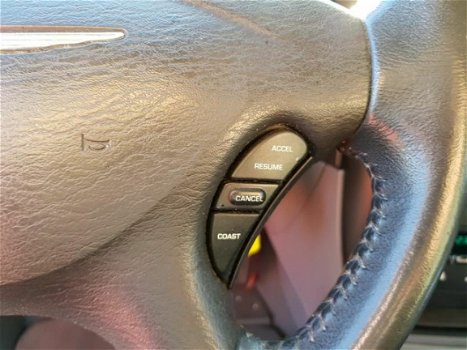 Chrysler Voyager - 2.4i SE Clima / Invalidevoertuig / Elek. ramen + spiegels / Centrale vergrendelin - 1