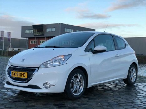 Peugeot 208 - 1.2 VTi Allure - Navi Cruise Control PDC Airco - 1