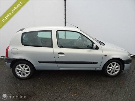 Renault Clio - II 1.6-16V INRUIL KOOPJE IN PRIJS VERLAAGD - 1