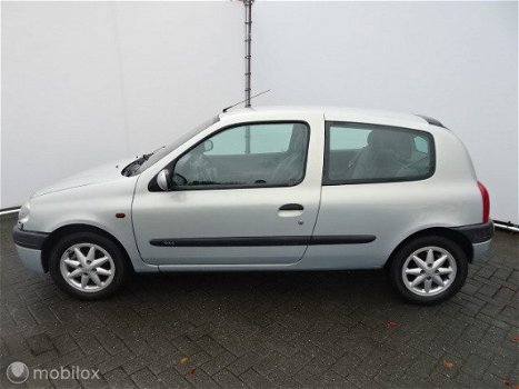 Renault Clio - II 1.6-16V INRUIL KOOPJE IN PRIJS VERLAAGD - 1