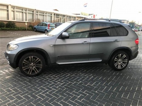 BMW X5 - 4.8i Executive - 1