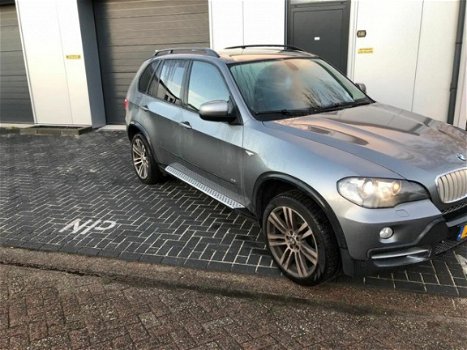 BMW X5 - 4.8i Executive - 1