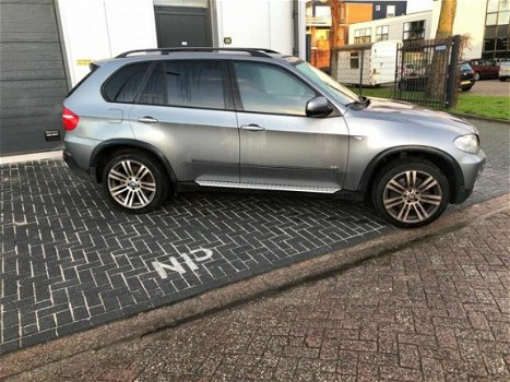 BMW X5 - 4.8i Executive - 1