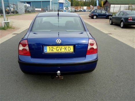 Volkswagen Passat - 2.3 V5 Trendline .NAP.Airco Met Nieuw APK - 1