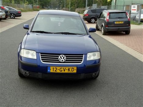 Volkswagen Passat - 2.3 V5 Trendline .NAP.Airco Met Nieuw APK - 1