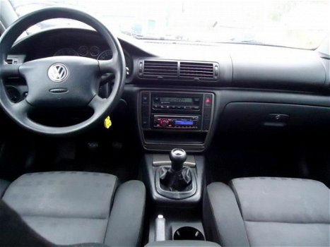 Volkswagen Passat - 1.8 Turbo Trendline .Airco .Apk 24, 11, 2019 - 1