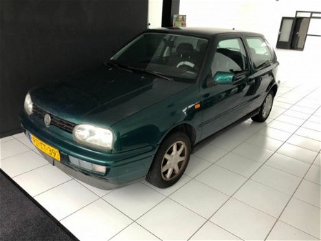 Volkswagen Golf - 1.6 GL - 1