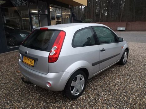 Ford Fiesta - 1.3-8V Futura met trekhaak nieuwe apk 06-09-2020 - 1