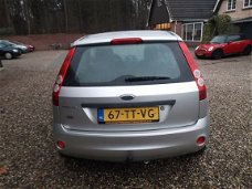 Ford Fiesta - 1.3-8V Futura met trekhaak nieuwe apk 06-09-2020