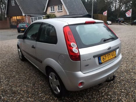 Ford Fiesta - 1.3-8V Futura met trekhaak nieuwe apk 06-09-2020 - 1