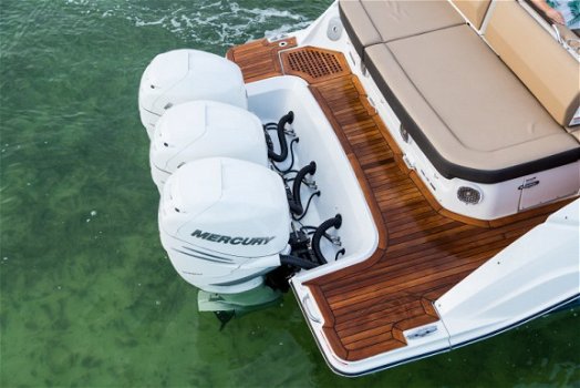 Sea Ray SLX 400 Outboard - 6