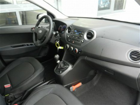 Hyundai i10 - 1.0i Comfort VAN € 14.095, - VOOR € 11.845, - 1