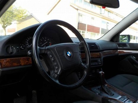 BMW 5-serie - 520i Executive 2001 Automaat NAP Youngtimer Trekhaak Angel eyes - 1