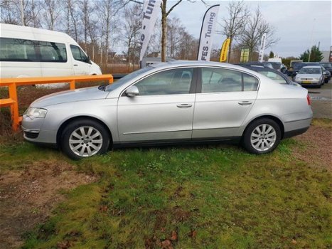 Volkswagen Passat - 2.0 FSI Comfortline Business - 1