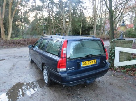 Volvo V70 - 2.4 Comfort Line , Elegance, Leer, Estate line, Afn. Trekhaak, 2e Eigenaar, APK 11-2019. - 1