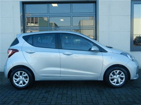 Hyundai i10 - 1.0i Comfort VAN € 14.095, - VOOR € 11.845, - 1