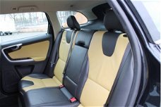 Volvo XC60 - D5 185PK Momentum/ Navigatie/ Xenon/ Trekhaak/ 19 inch