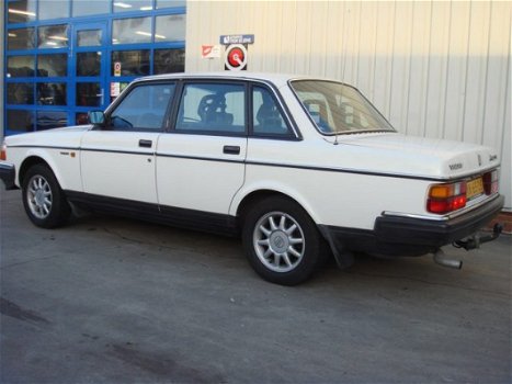 Volvo 240 - GL 2.3 - 1