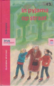 In Pyjama op straat - Ad Bergsma