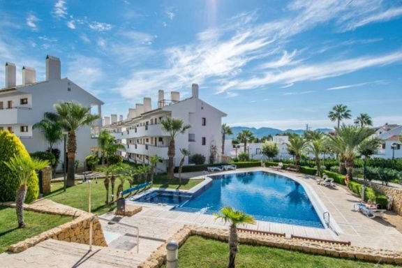 Keurig appartement in ALBIR met balkon bij zwembaden - nr. 1