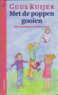 Met de poppen gooien - Guus Kuijer