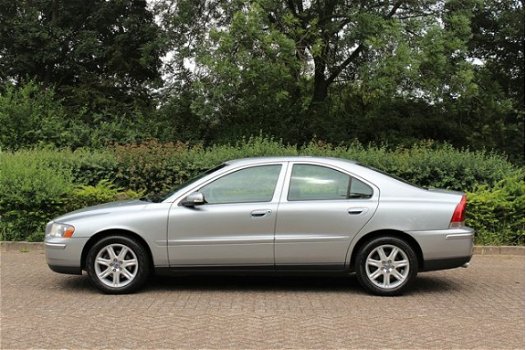 Volvo S60 - 2.4 140PK Drivers Edition / Leer / Climate Control - 1