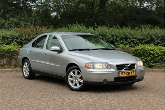 Volvo S60 - 2.4 140PK Drivers Edition / Leer / Climate Control - 1