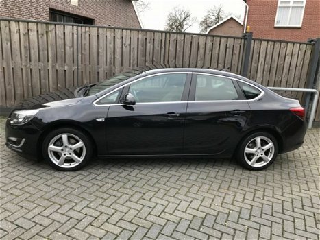 Opel Astra - Sedan 1.7CDTI 131PK H6 Navi, 1/2Leer, Parkeersensoren V+A, Zeer luxe - 1