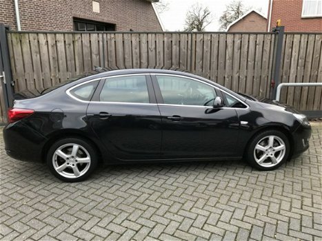 Opel Astra - Sedan 1.7CDTI 131PK H6 Navi, 1/2Leer, Parkeersensoren V+A, Zeer luxe - 1