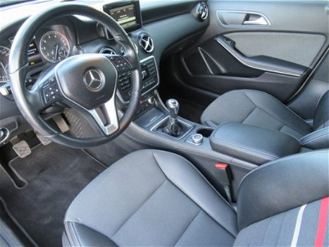 Mercedes-Benz A-klasse - , A180 Bi-Xenon + Led / Navigatie / Parkassist / Trekhaak / 18'' Sportvelge - 1