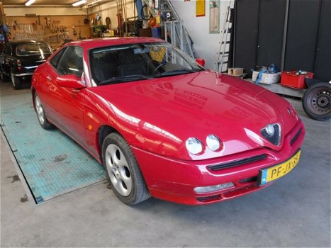Alfa Romeo GTV - 2.0 V6 Turbo - 1
