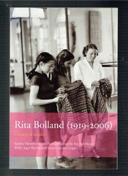 Rita Bolland (1919-2006) curator of textiles door Niessen - 1