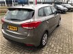 Kia Carens - 1.6 GDi DynamicLine 7 Persoons Navigatie lease vanaf € 184, = per maand info 04925-5889 - 1 - Thumbnail