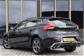 Volvo V40 - 2.0 D2 R-DESIGN Dealer onderhouden Trekhaak | Stoelverwarming | Navi | Acc | Cc - 1 - Thumbnail