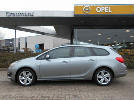 Opel Astra Sports Tourer - 1.4 TURBO BERLIN/ NAVIGATIE/ TREKHAAK/ PDC/ INCL. 6 MND BOVAG GARANTIE - 1