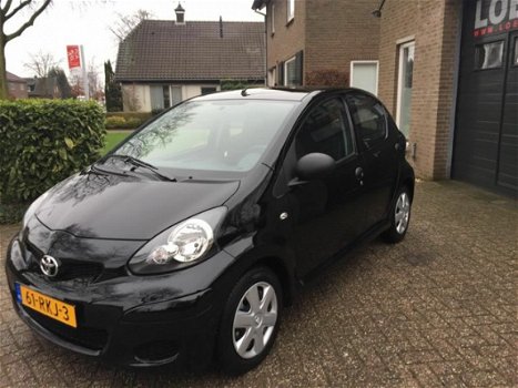 Toyota Aygo - 1.0-12V Now 5-drs 1ste eigenaar ''2324km, NAP'' - 1